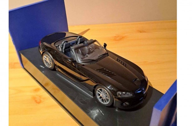 1:18 Autoart Dodge Viper SRT-10 modell