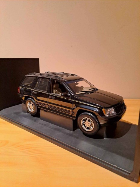 1:18 Autoart Jeep Grand Cherokee modell