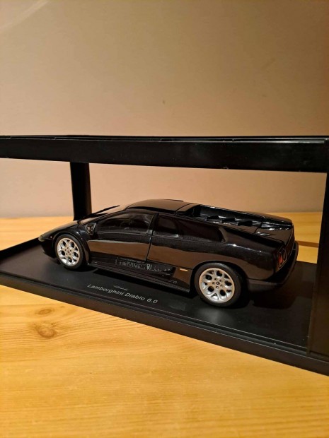 1/18 AUTOart Lamborghini Diablo 6.0 ミニカー Lamborghini Diablo 6.0 Czarny AUTOart 1/18 Model Samochodu