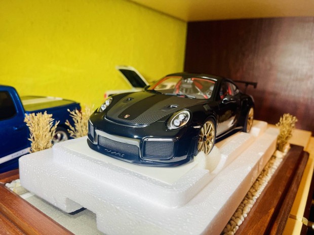 1:18 Autoart Porsche 911 GT2 RS