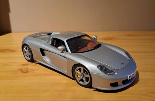 1:18 Autoart Porsche Carrera GT modell