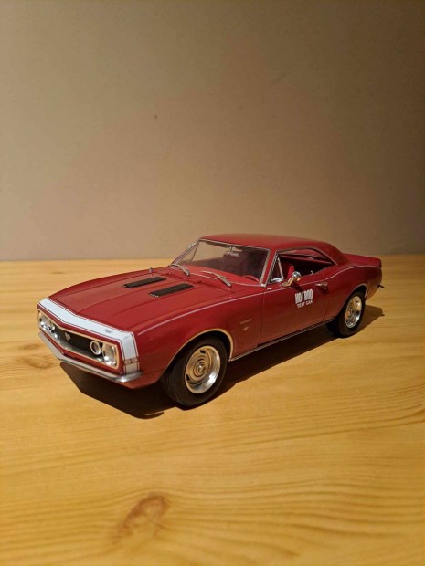 1:18 Autoworld Chevrolet Camaro SS modell