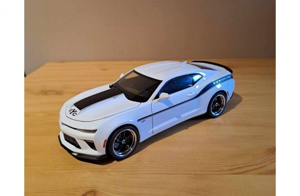 1:18 Autoworld Chevrolet Camaro Yenko modell