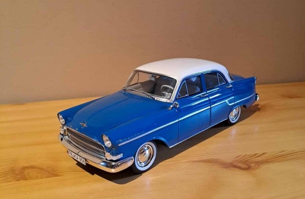1:18 Bos Models Opel Kapitan modell