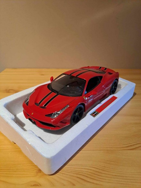 1:18 Burago Ferrari 458 Speciale modell