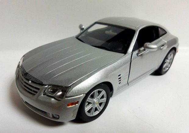 1/18 Chrysler Crossfire Motormax kiads autmodell 