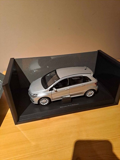 1:18 Dealer Mercedes-Benz B Klasse modell