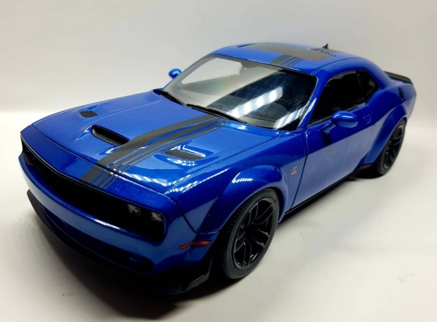 1/18 Dodge Challenger Solido kiads autmodell 