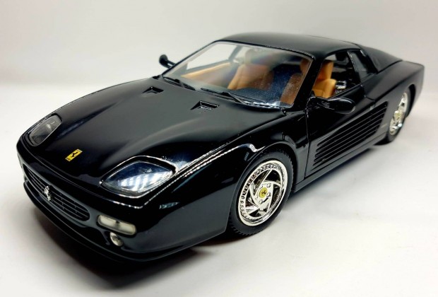 1/18 Ferrari F512M Testarossa Hotwheels kiads autmodell 