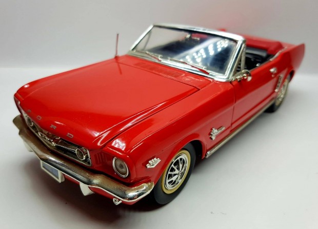 1/18 Ford Mustang Mira kiads autmodell 