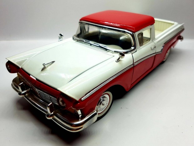 1/18 Ford Ranchero Roadlegends kiads autmodell 