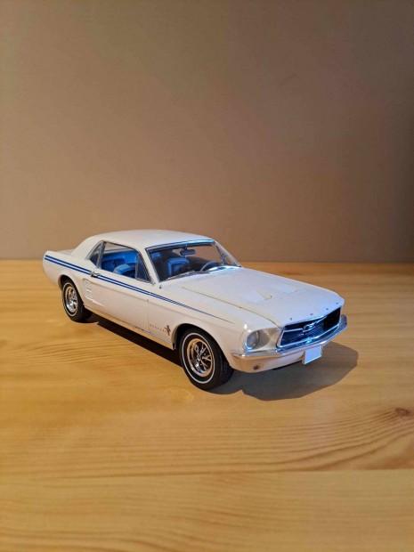 1:18 Greenlight Ford Mustang Coupe modell