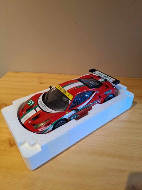 1:18 Hot Wheels Elite Ferrari 458 Italia GT2 modell