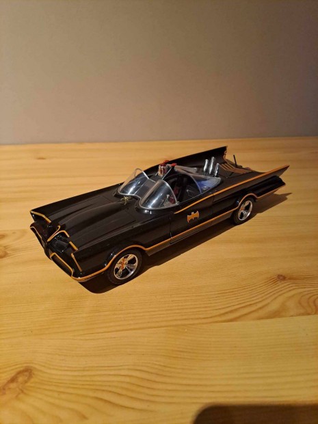 1:18 Jada Batmobile modell figurkkal