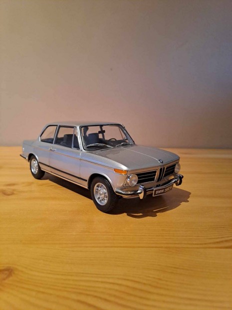 1:18 Kyosho BMW 2002 Tii modell