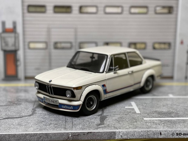 1:18 Kyosho BMW 2002 turbo Dealer 1/18