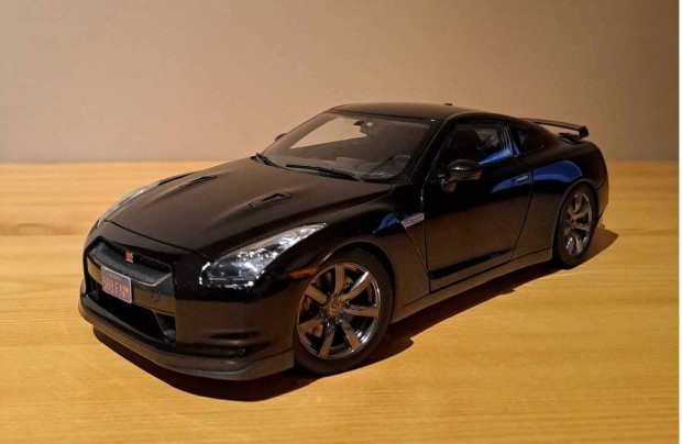 1:18 Kyosho Nissan GT-R R35 modell