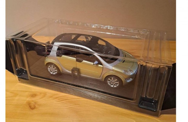 1:18 Kyosho Smart Forfour modell