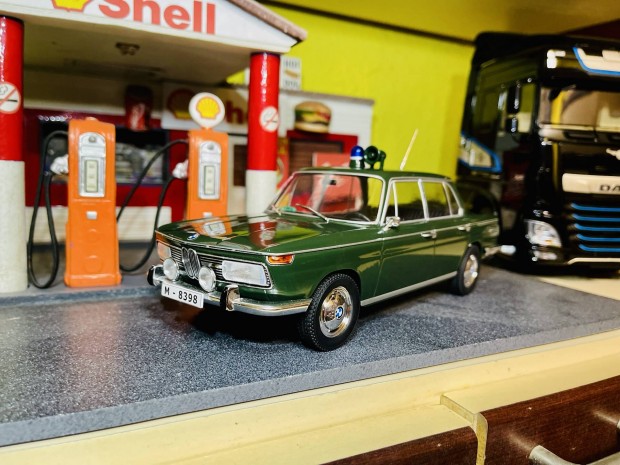 1:18 MCG BMW 2000 Polizei 1/18