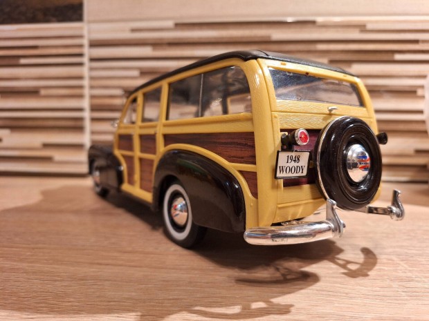 1:18 Maisto Chevrolet Woody 