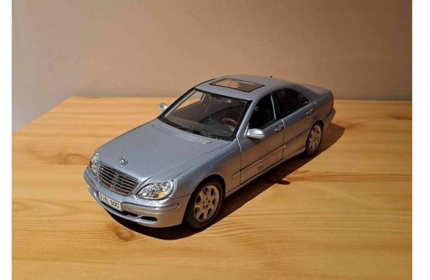 1:18 Maisto Mercdes S osztály modell