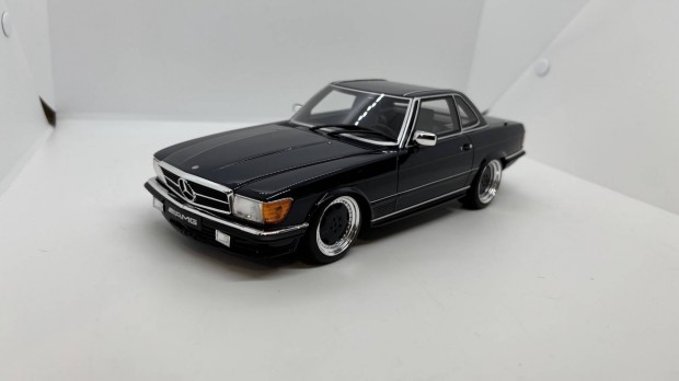 1:18 Mercedes 560 AMG R107