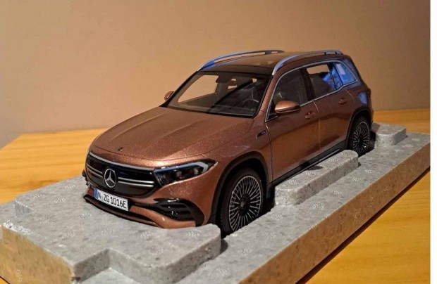 1:18 Mercedes-benz Eqb modell