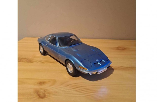 1:18 Minichamps Opel GT modell