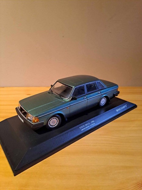 1:18 Minichamps Volvo 240GL modell