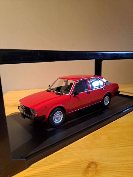 1:18 Mitica Alfa Romeo Alfetta Berlina 2000 modell