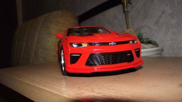 1:18 Modell Aut Chevrolet Camaro 2016 hemi orange sznben