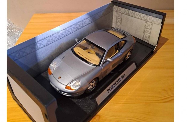 1:18 Motormax Porsche 911 modell