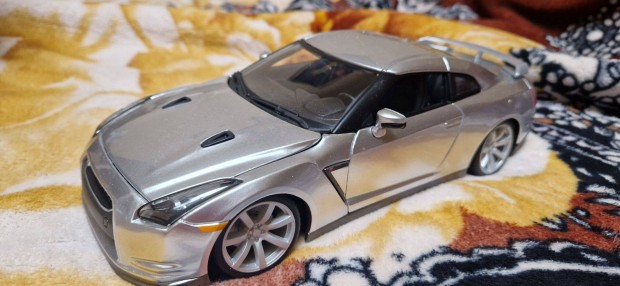 1:18 Nissan GTR