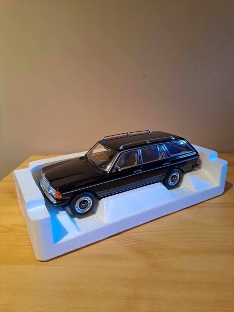 1:18 Norev Mercedes-Benz 200T modell