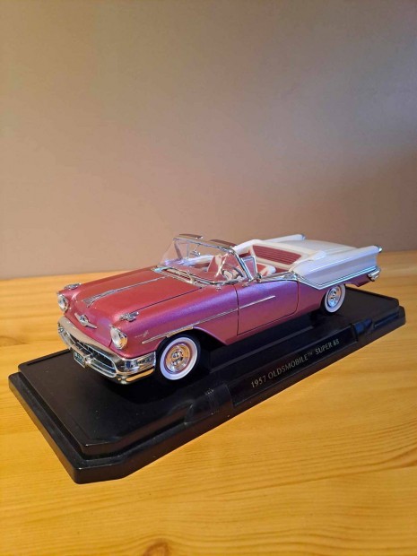 1:18 Oldsmobile Super 88 modell 1/18