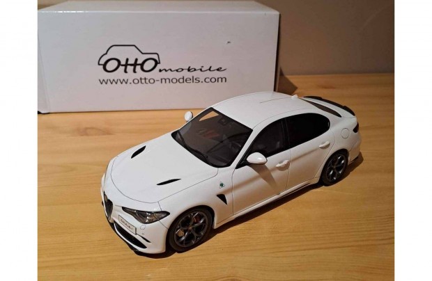 1:18 Ottomobile Alfa Romeo Giulia modell