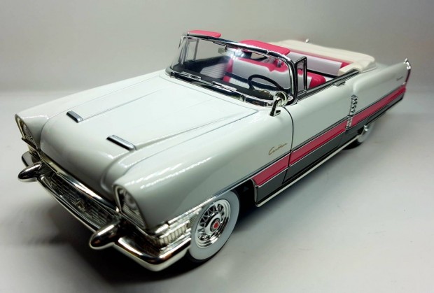 1/18 Packard Caribbean Roadsignature kiads autmodell 