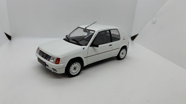 1:18 Peugeot 205 Rally 