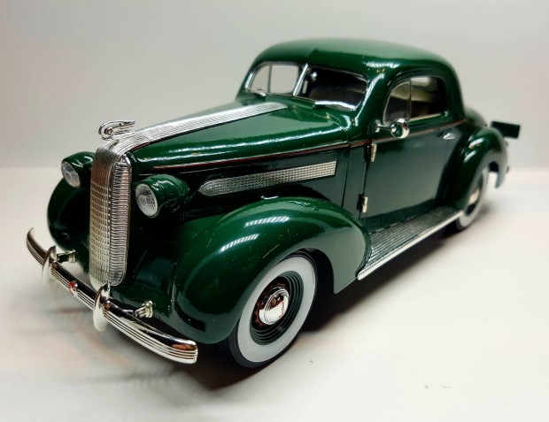 1/18 Pontiac Deluxe (1936) autmodell 