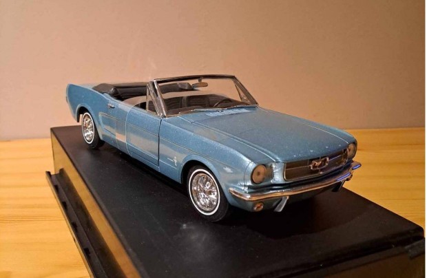 1:18 Revell Ford Mustang cabrio modell