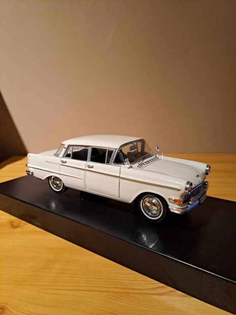 1:18 Revell Opel Kapitan modell 1/18