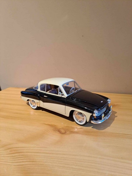 1:18 Revell Wartburg 311 Coupe modell