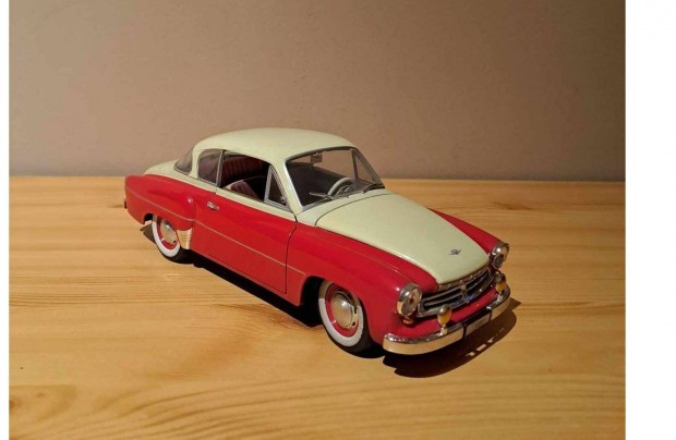 1:18 Revell Wartburg 311 coupe modell