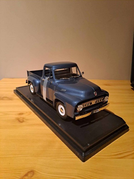 1:18 Road Signature Ford F-100 modell
