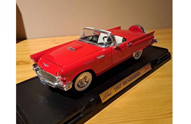 1:18 Road Signature Ford Thunderbird modell