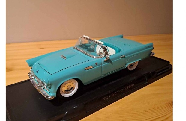 1:18 Road Signature Ford Thunderbird modell