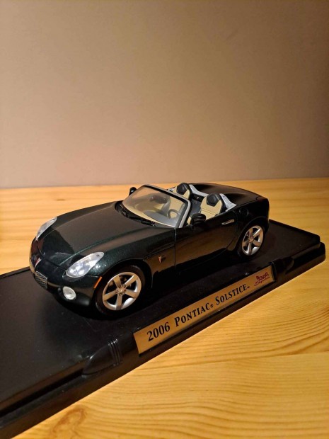 1:18 Road Signature Pontiac Solstice modell