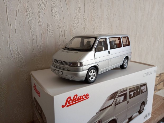 1:18 Schuco VW Transporter 