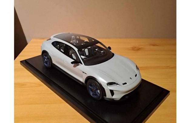 1:18 Spark Porsche Mission E Cross Turismo modell