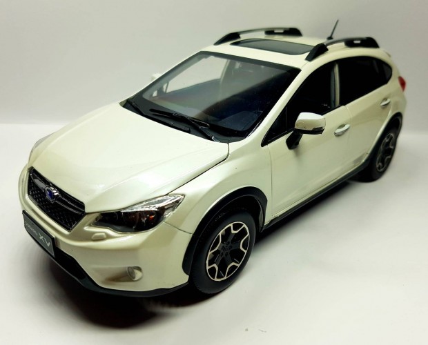 1/18 Subaru XV Sunstar kiads autmodell 